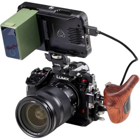 SmallRig 5503 Black Mamba - zestaw, klatka + uchwyt górny + zacisk kabla HDMI i USB-C, do Panasonic Lumix S1R II / S1 II / S1 IIE, przykład użycia